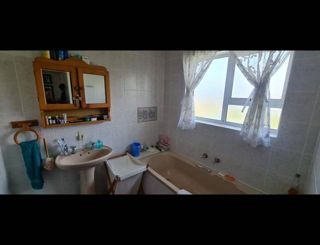 4 BEDROOM HOUSE FOR SALE IN UMHLANGA ROCKS